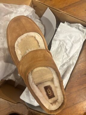 UGG Chestnut Mary Jane Slip-On Women’s 8/Kid’s 6